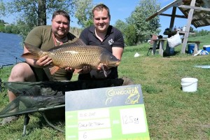 Карп весом 12,5 кг. Пойман на долгорастворимый бойл Grandcarp КАЛЬМАР • КЛЮКВА